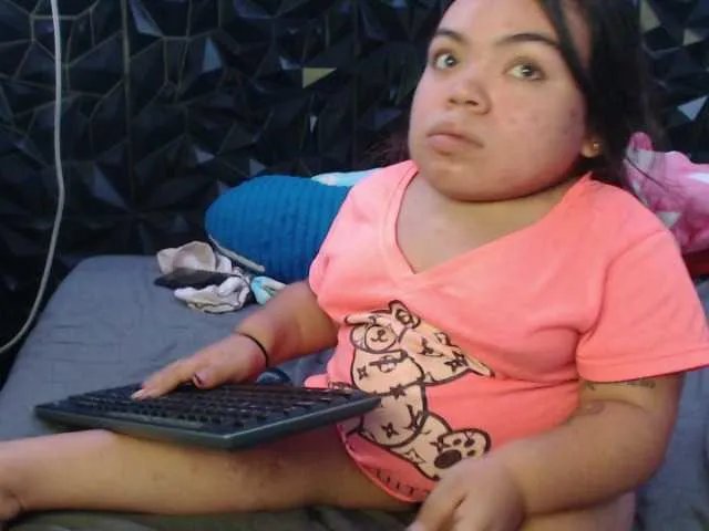 Michelle-brooks — Welcome to my room!   petite show