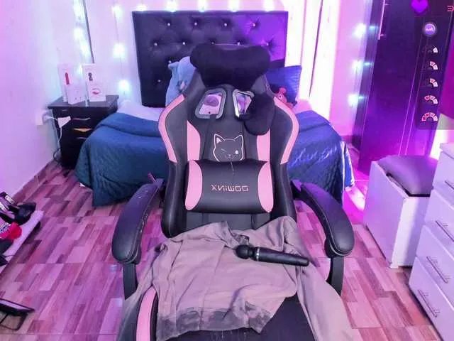 NahiaraEvans- —  #smoke #latina #lovense show cum 