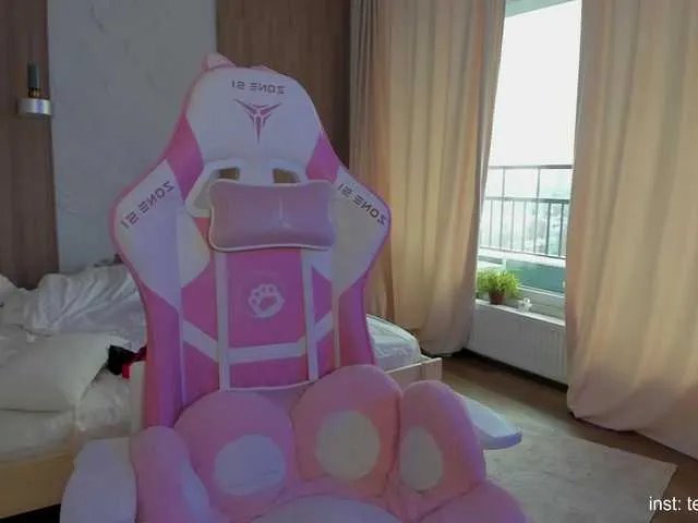 Naomimif on BongaCams