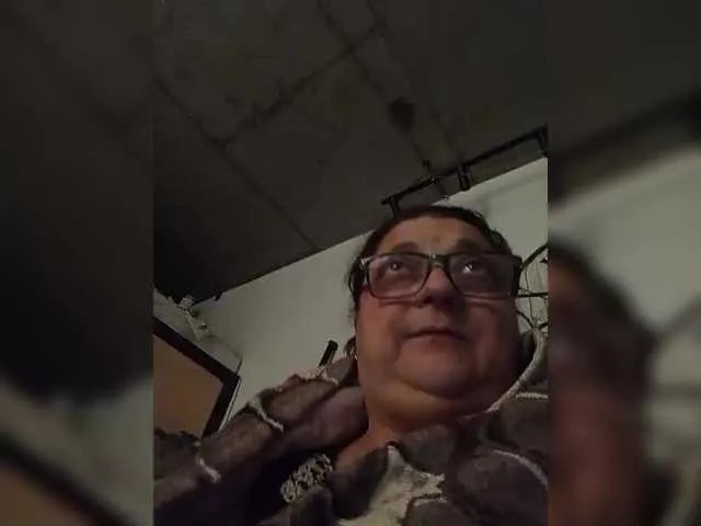 Natalina1 — Hello. Lovans vibrates from 2 tok. All tokens only in public chat! I do not respond to tokens in private messages