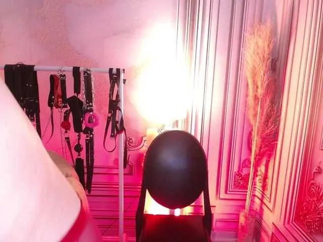 Naty-slavedoll on BongaCams