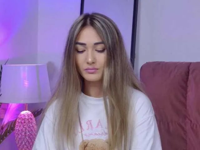 NicoleLegh on BongaCams