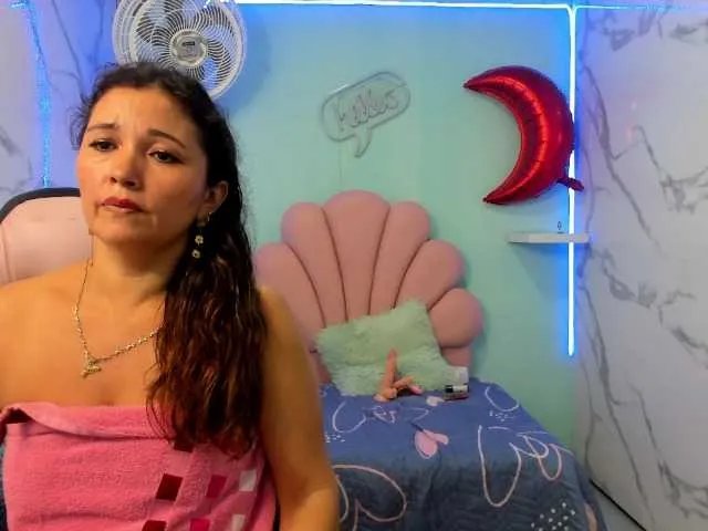noelia-milf19 on BongaCams