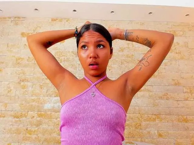 PocahontasPow on BongaCams