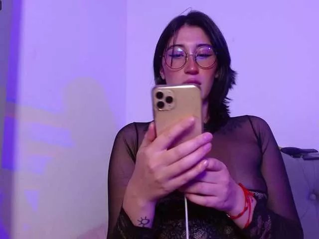 Red-moonn on BongaCams