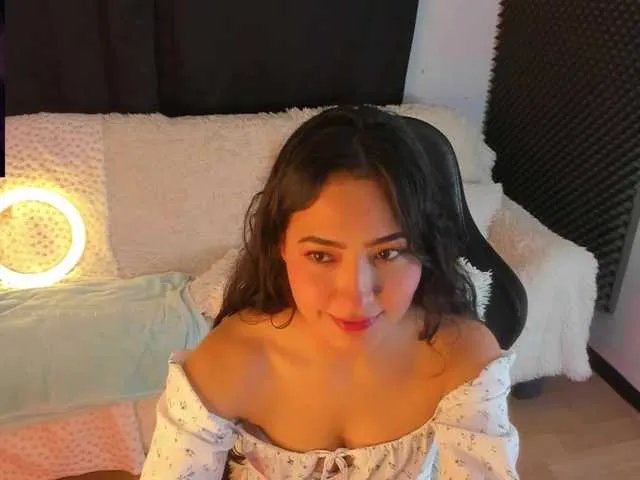 Rosario215a on BongaCams