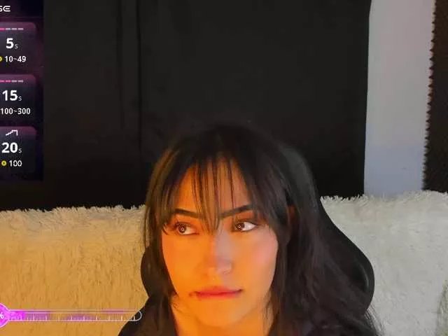 Rosario215a on BongaCams