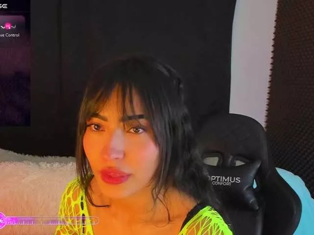 Rosario215a on BongaCams