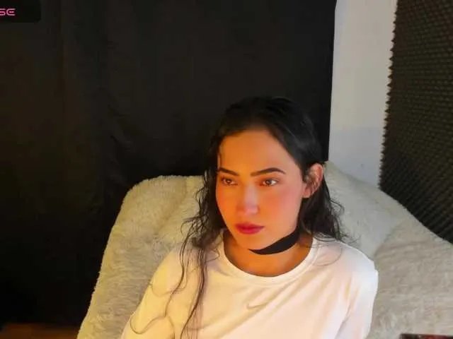 Rosario215a on BongaCams