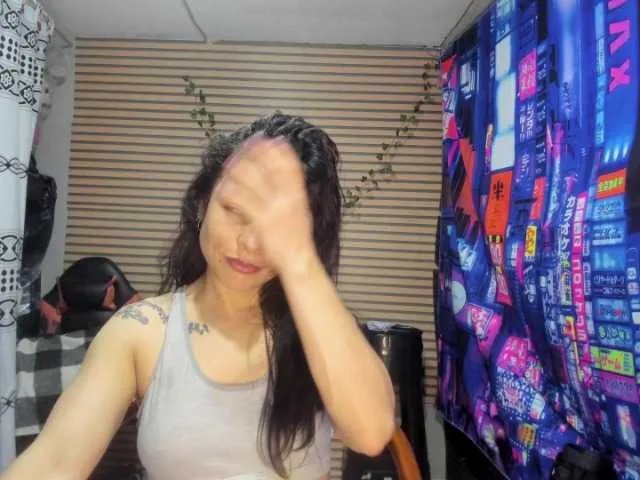 rosse2504 on BongaCams