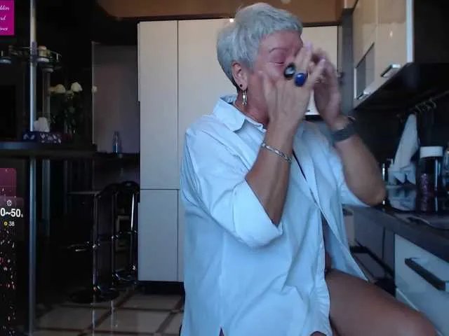 roxana-brooks on BongaCams