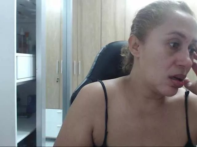 RoxanaMilf on BongaCams