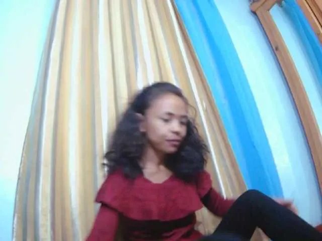 Roxanne03 on BongaCams