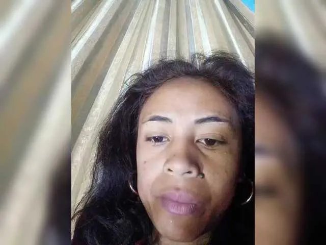 Roxanne03 on BongaCams