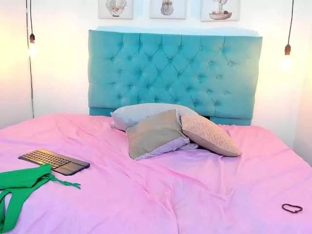 Rubiroose on BongaCams