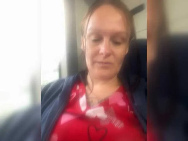 S3xylilplaytoy69 — Tease and please my wet pussy with tips!