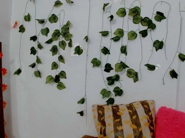 Sabrinaolsons — follow   mefollow    me vaquera    200   tokens