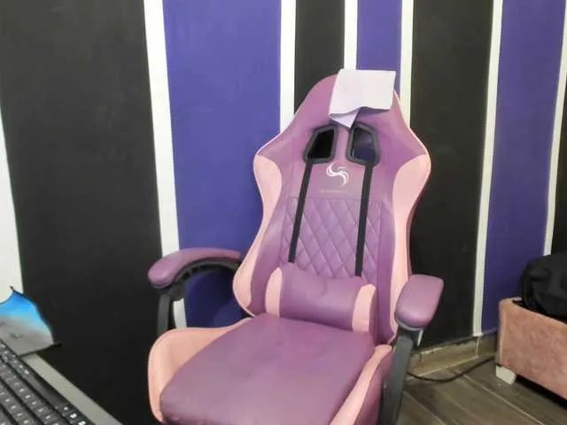 scarleth18 on BongaCams