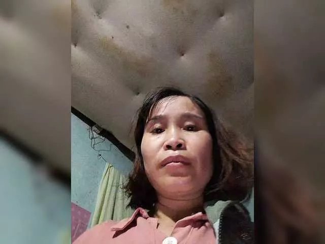 Sexy-ladyass89 on BongaCams