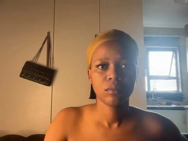 Sexybaddie on BongaCams