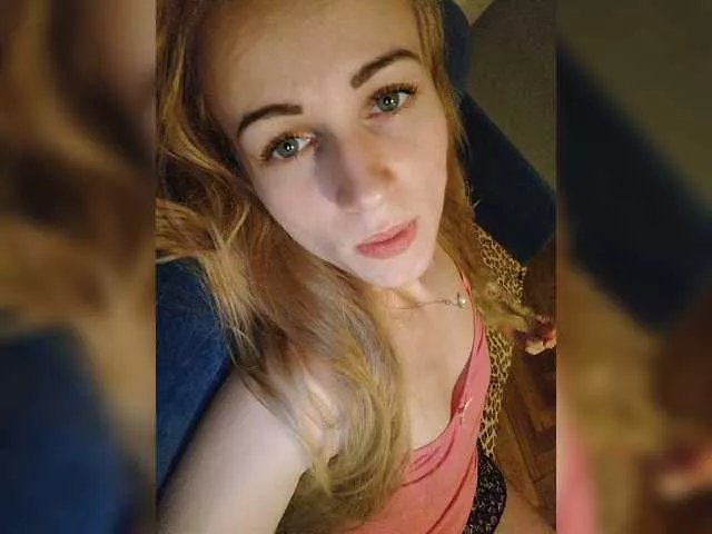 SexyBlondMia on BongaCams