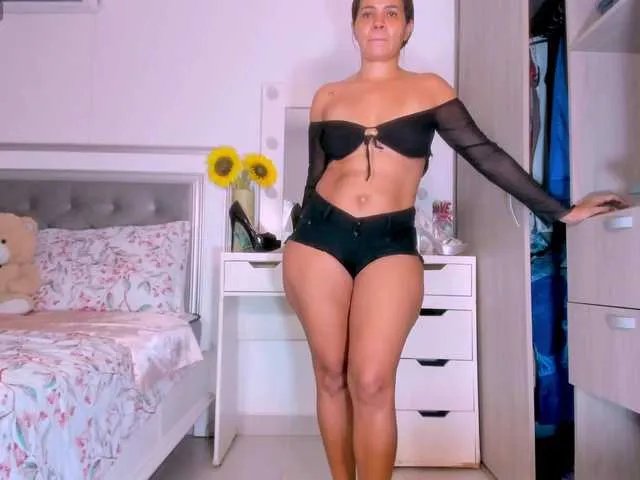 sharonDulce —  GOAL: BIG SQUIRTS  Pleasure me until i squirt - Multi Goal: #big ass #squirts #anal #lovense #natural body PVT ON #fetichis #fett #cum