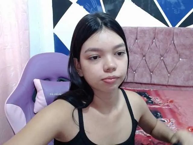 shy-luna18 on BongaCams