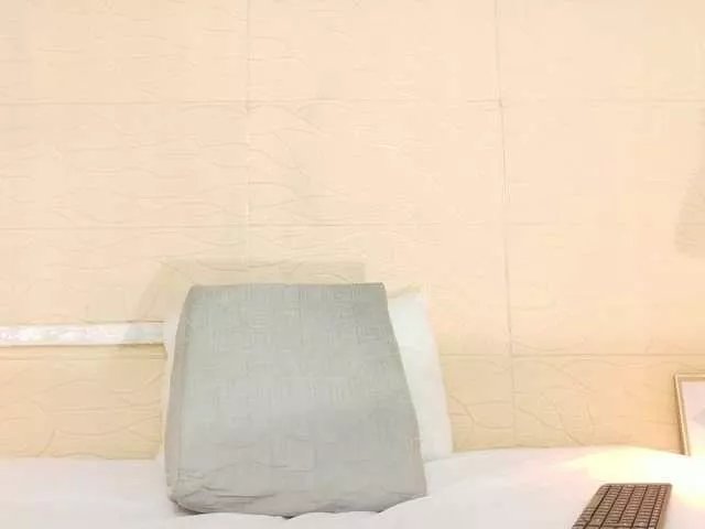 Slim-chocobar18 on BongaCams