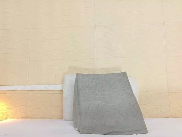 Slim-chocobar18 on BongaCams