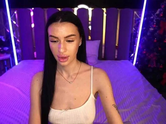 SnowWhiteee on BongaCams