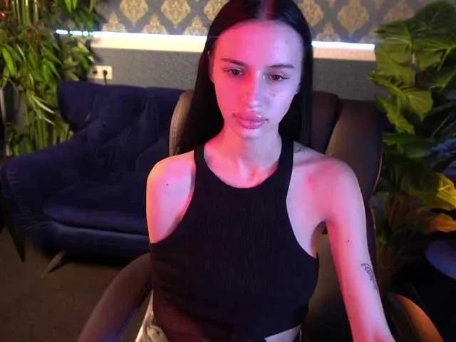 SnowWhiteee on BongaCams