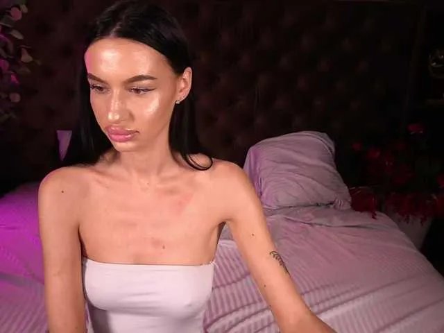 SnowWhiteee on BongaCams