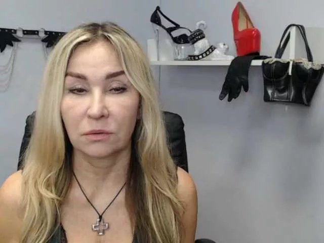 soft-crystal on BongaCams