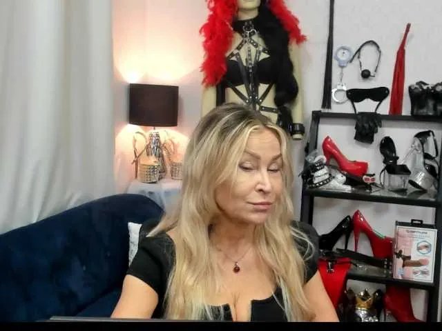 soft-crystal on BongaCams