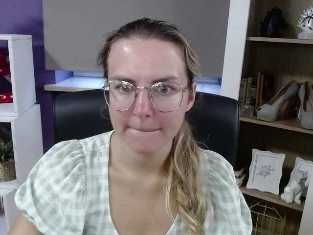 soft-zoey on BongaCams
