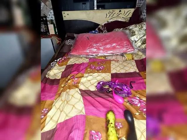 Squirtqueena on BongaCams