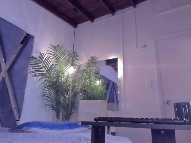 strong-girl on BongaCams