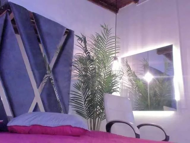 strong-girl on BongaCams