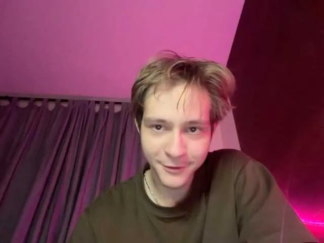 titsDestroy2007 on BongaCams