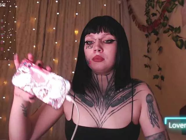 tradishka on BongaCams