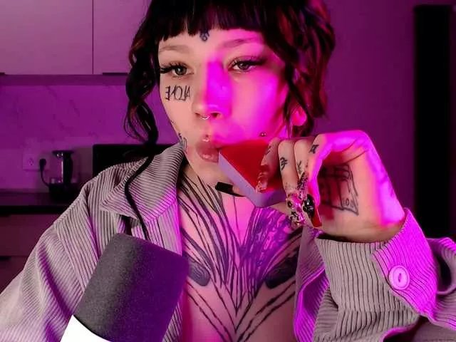 tradishka on BongaCams