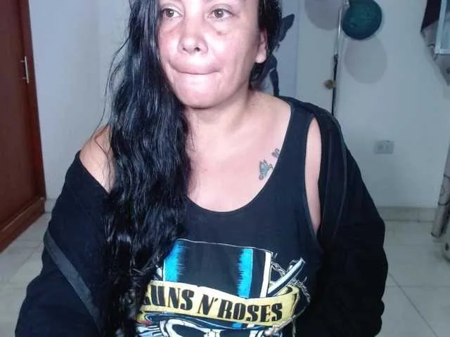 vivian-milf-paint on BongaCams