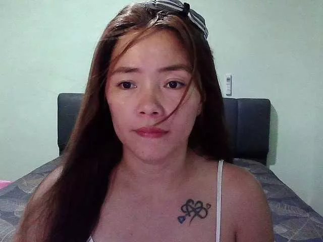 Wildhotsinglemom69 on BongaCams
