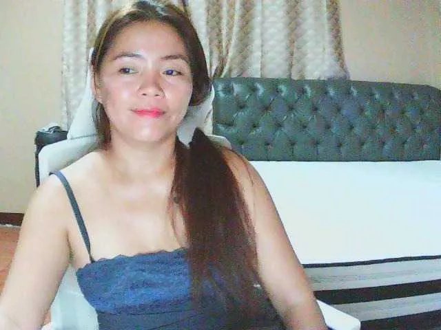 Wildhotsinglemom69 on BongaCams