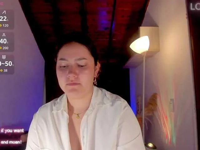 xHelenax — Welcome guys, first time here, lets play ride dildo at goal @reamain