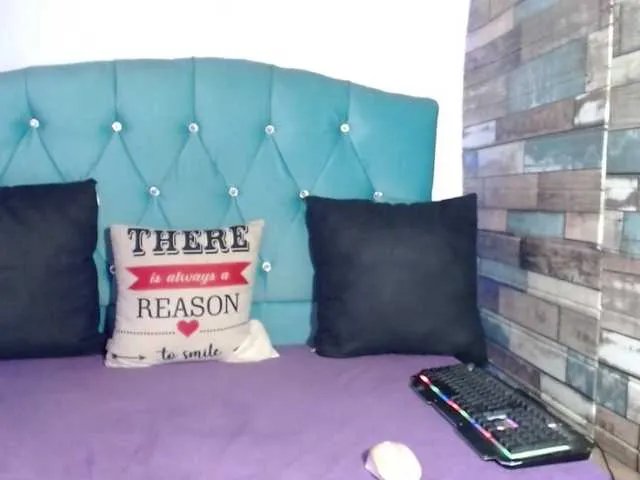 Yesamyn-Stone69 on BongaCams