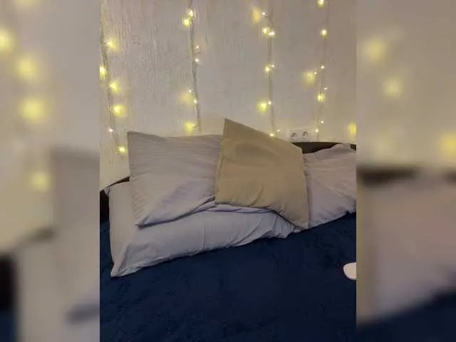 Ylia2111-1 on BongaCams