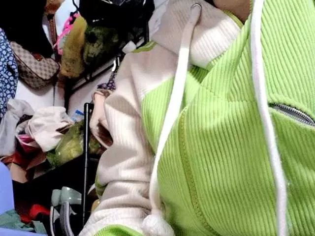 Youngsee69 on BongaCams