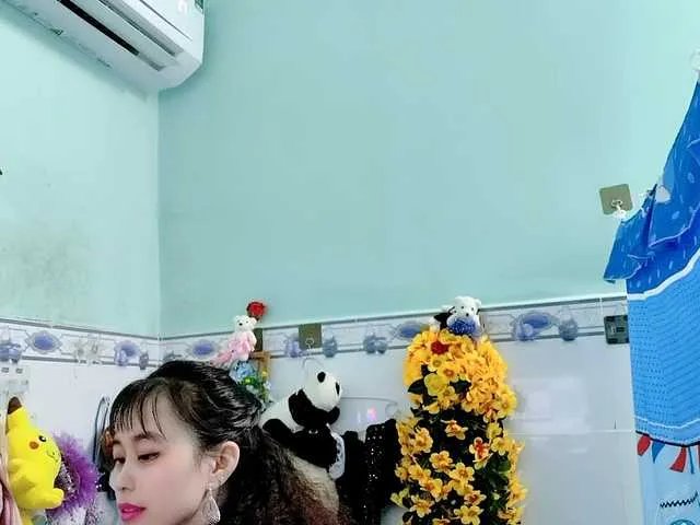 Youngsee69 on BongaCams