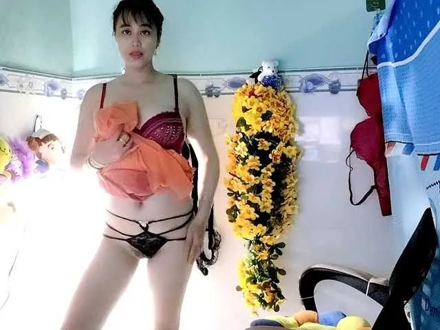 Youngsee69 on BongaCams